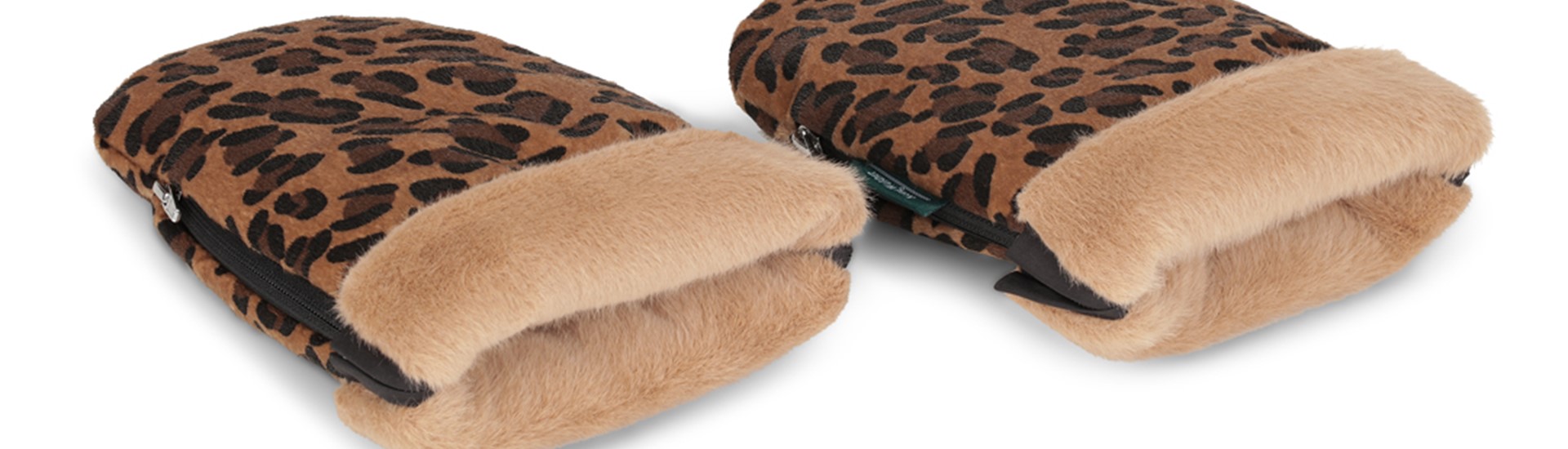 Østerbro handsker i leopard fra KongWalther, kendt fra løvens hule, handsker som sidder fast på styret. Set fra siden.jpg